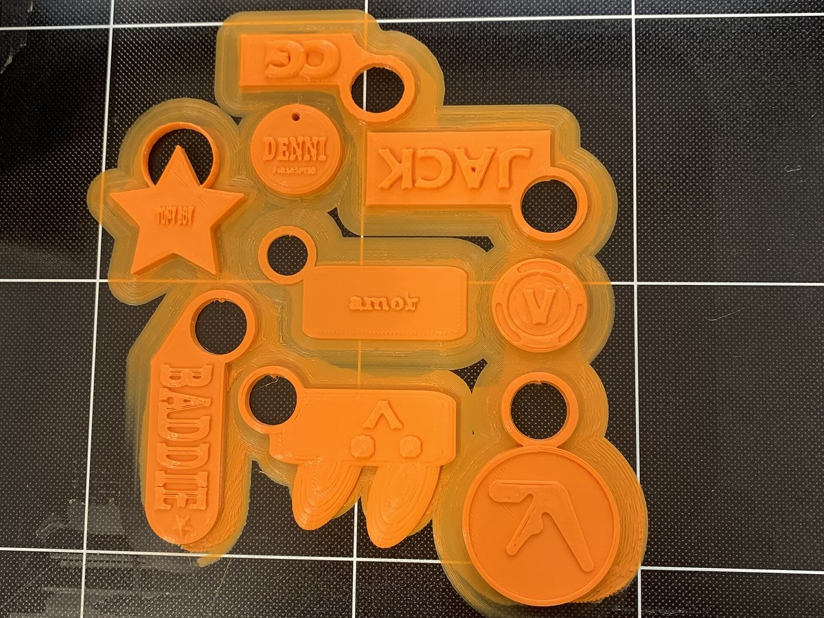 Llaveros impresos en 3D como ejemplo de pequeña serie personalizada